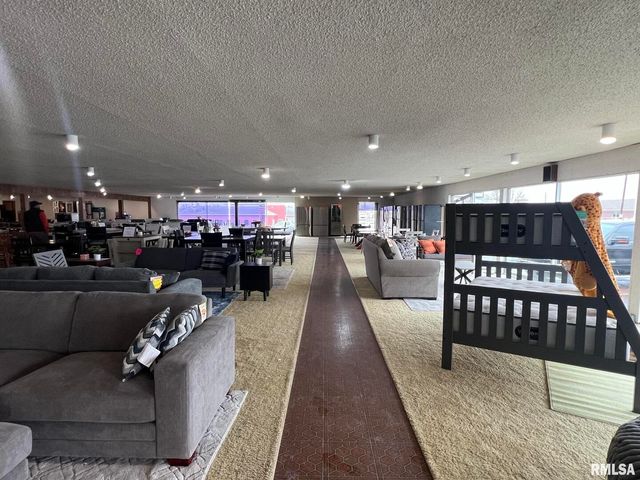 1323 11TH Street, De Witt, IA 52742