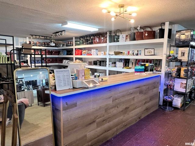 1323 11TH Street, De Witt, IA 52742