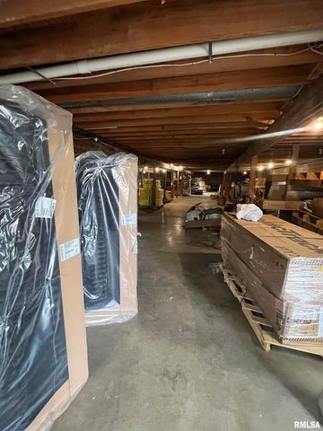 1323 11TH Street, De Witt, IA 52742