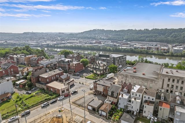 1442 Lowrie St, Troy Hill, PA 15212