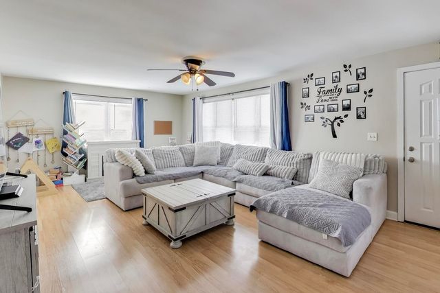 29 S Iowa Avenue, Addison, IL 60101