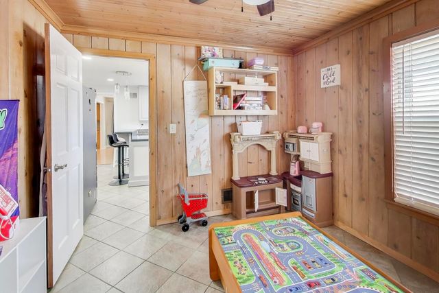 29 S Iowa Avenue, Addison, IL 60101