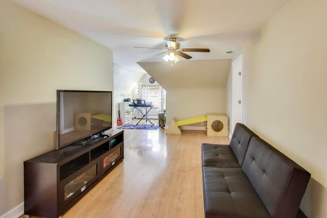 29 S Iowa Avenue, Addison, IL 60101