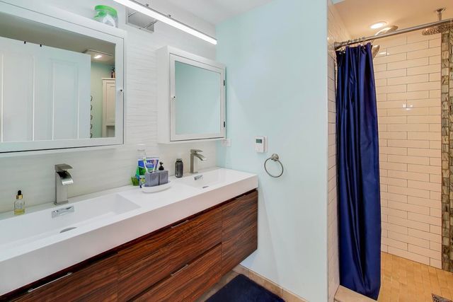 29 S Iowa Avenue, Addison, IL 60101