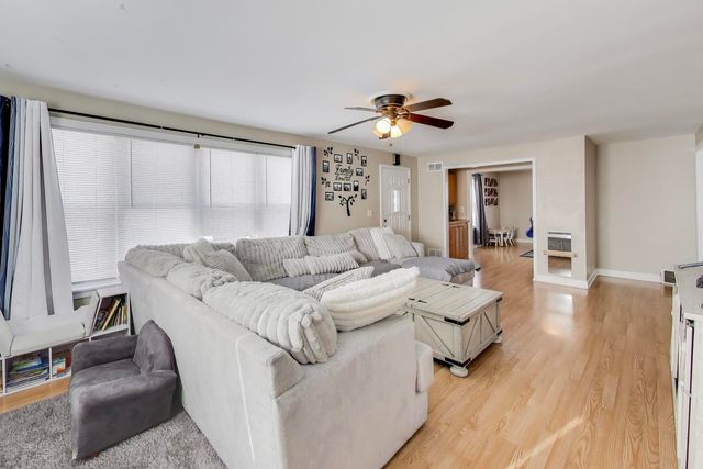 29 S Iowa Avenue, Addison, IL 60101