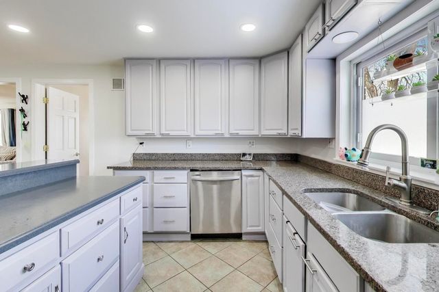 29 S Iowa Avenue, Addison, IL 60101