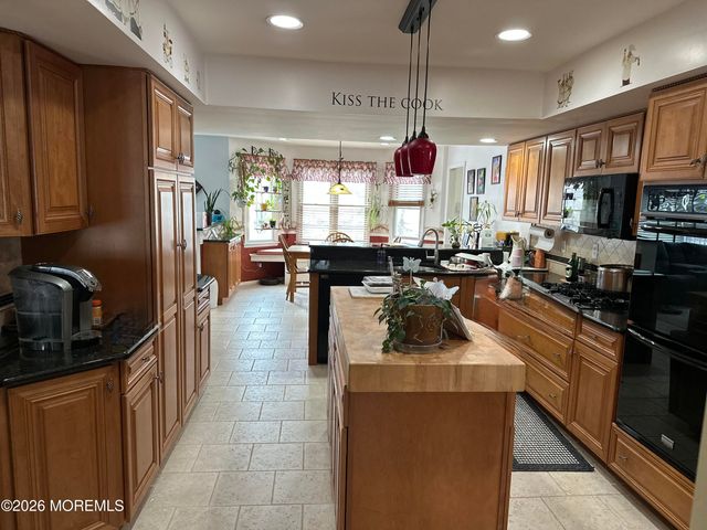 71 Oak Glen Road, Toms River, NJ 08753