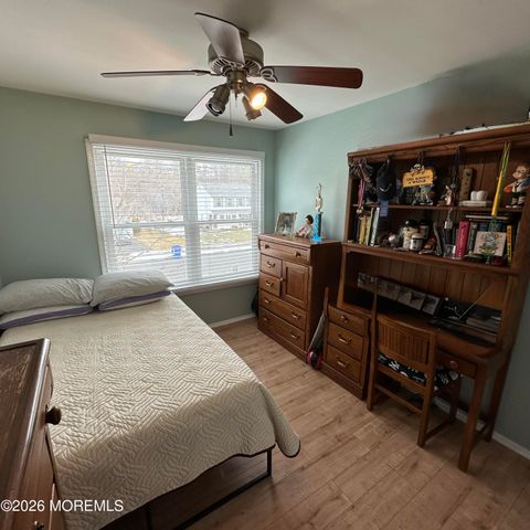 71 Oak Glen Road, Toms River, NJ 08753