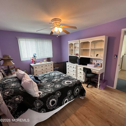 71 Oak Glen Road, Toms River, NJ 08753