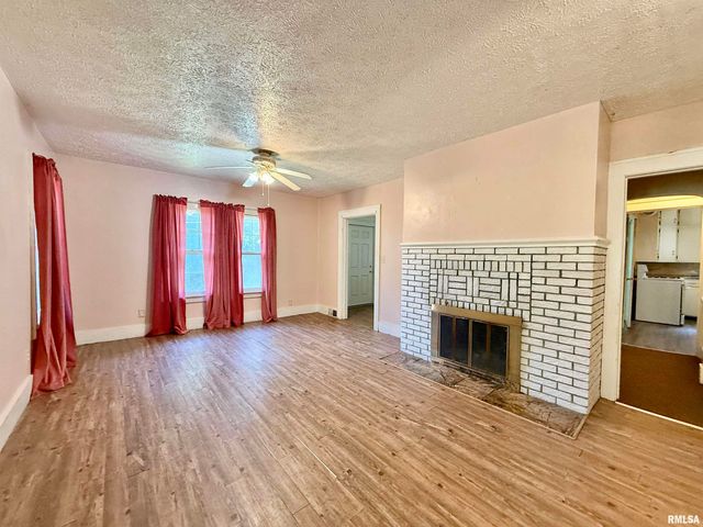 1200 25TH Street, Rock Island, IL 61201