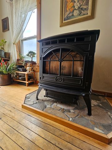 74 North Pleasant Street, Troy, VT 05859