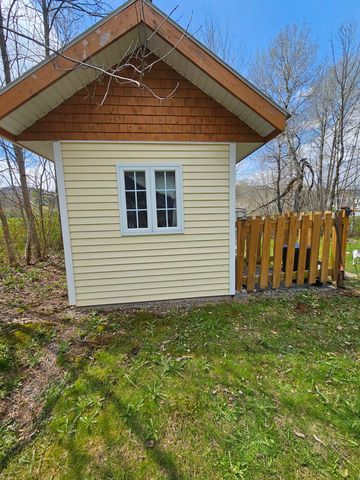 74 North Pleasant Street, Troy, VT 05859