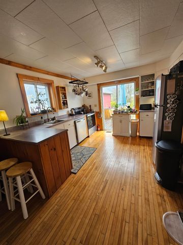 74 North Pleasant Street, Troy, VT 05859