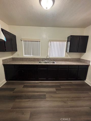 811 W 40th, Los Angeles, CA 90037