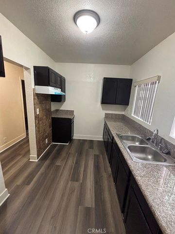 811 W 40th, Los Angeles, CA 90037