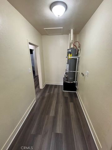 811 W 40th, Los Angeles, CA 90037