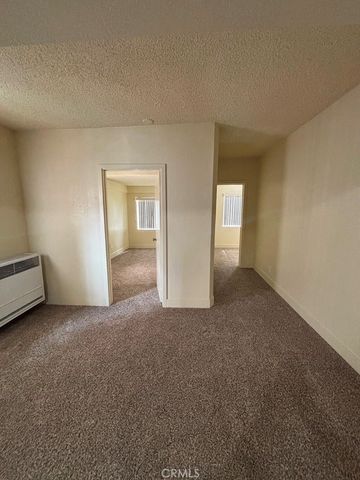 811 W 40th, Los Angeles, CA 90037