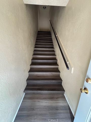 811 W 40th, Los Angeles, CA 90037