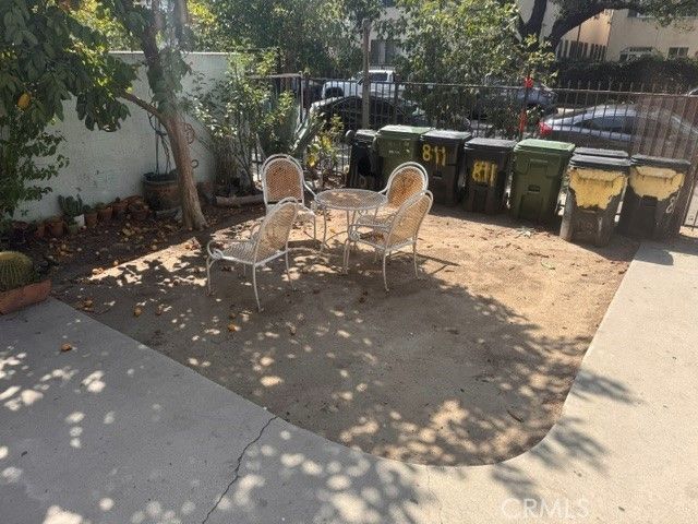 811 W 40th, Los Angeles, CA 90037