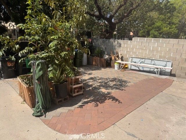 811 W 40th, Los Angeles, CA 90037