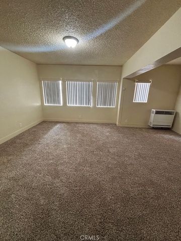 811 W 40th, Los Angeles, CA 90037