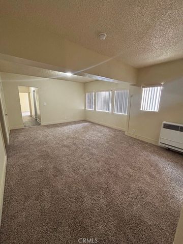 811 W 40th, Los Angeles, CA 90037