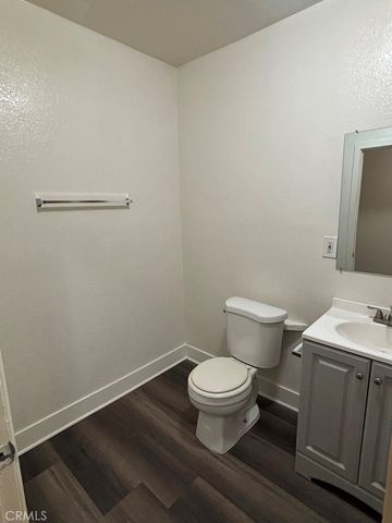 811 W 40th, Los Angeles, CA 90037