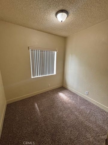 811 W 40th, Los Angeles, CA 90037