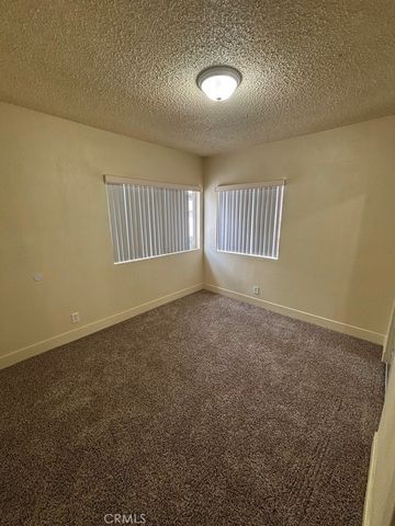 811 W 40th, Los Angeles, CA 90037