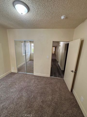 811 W 40th, Los Angeles, CA 90037