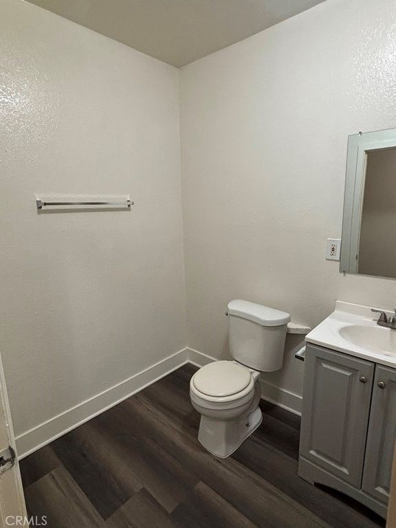 811 W 40th, Los Angeles, CA 90037 — photo 4