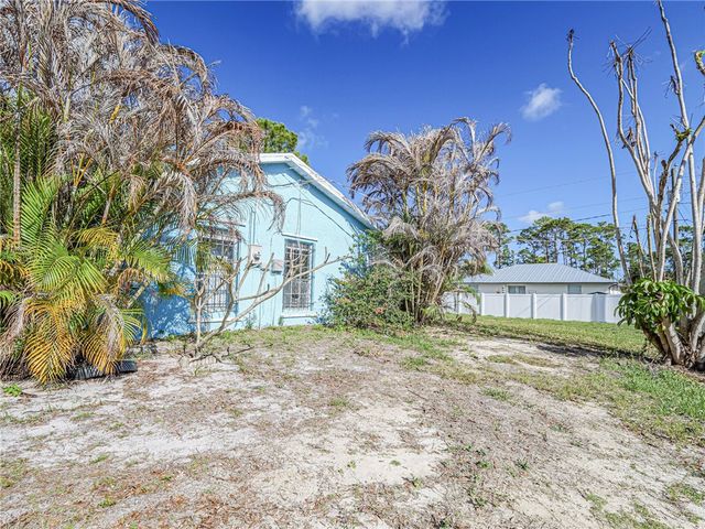 1676 17th Place SW, Vero Beach, FL 32962