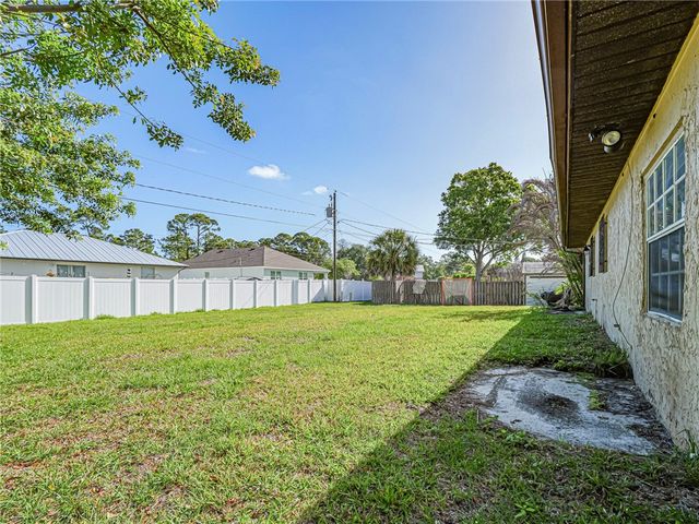 1676 17th Place SW, Vero Beach, FL 32962