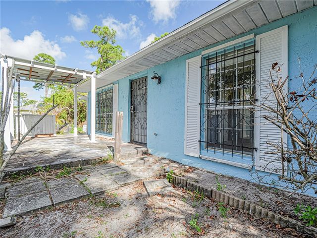 1676 17th Place SW, Vero Beach, FL 32962