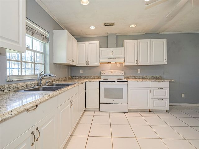 1676 17th Place SW, Vero Beach, FL 32962