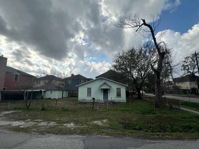 2543 Bevis Street, Houston, TX 77008