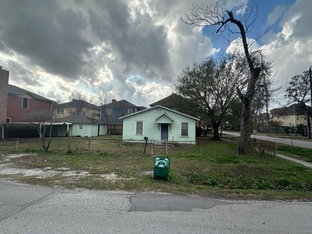 2543 Bevis Street, Houston, TX 77008