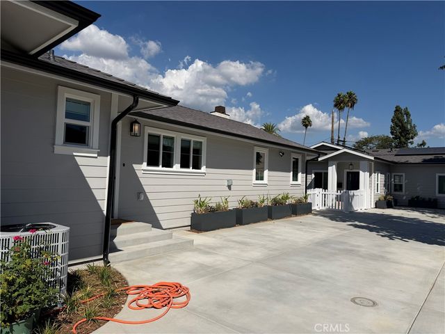 188 S Meridith, Pasadena, CA 91106