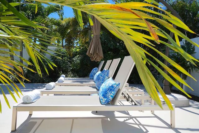 2060 Coco Palm Place, Lauderdale-By-The-Sea, Lauderdale By The Sea, FL 33062