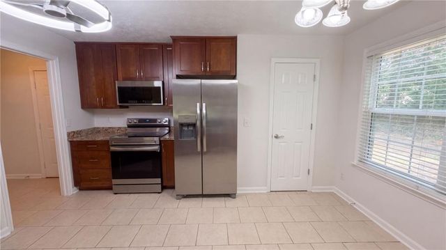 567 Deadwood Trail, Locust Grove, GA 30248