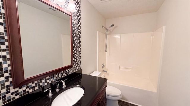 567 Deadwood Trail, Locust Grove, GA 30248