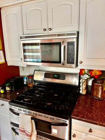 125 wainwright Drive, Matawan, NJ 07747