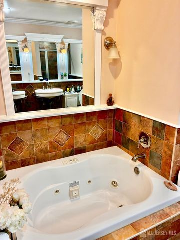 125 wainwright Drive, Matawan, NJ 07747