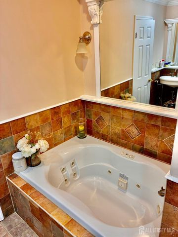 125 wainwright Drive, Matawan, NJ 07747