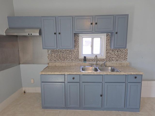 1608 S Memorial DRIVE, Racine, WI 53403