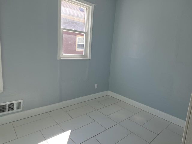 1608 S Memorial DRIVE, Racine, WI 53403