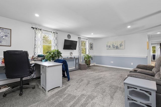 2 Howard Ln, Lakeville, MA 02347