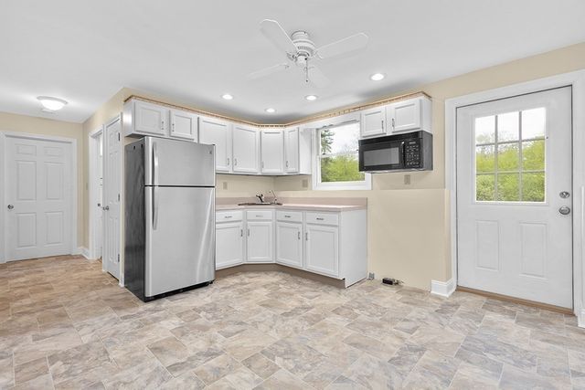 2 Howard Ln, Lakeville, MA 02347