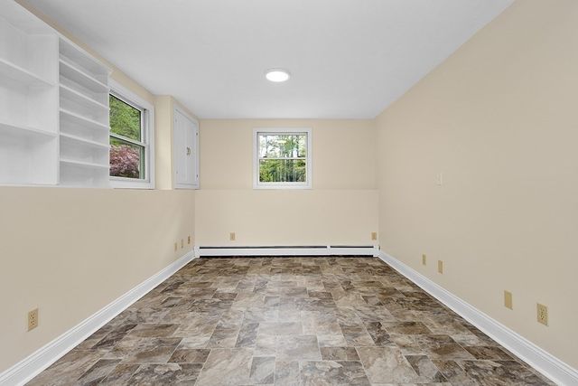 2 Howard Ln, Lakeville, MA 02347