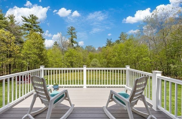 2 Howard Ln, Lakeville, MA 02347